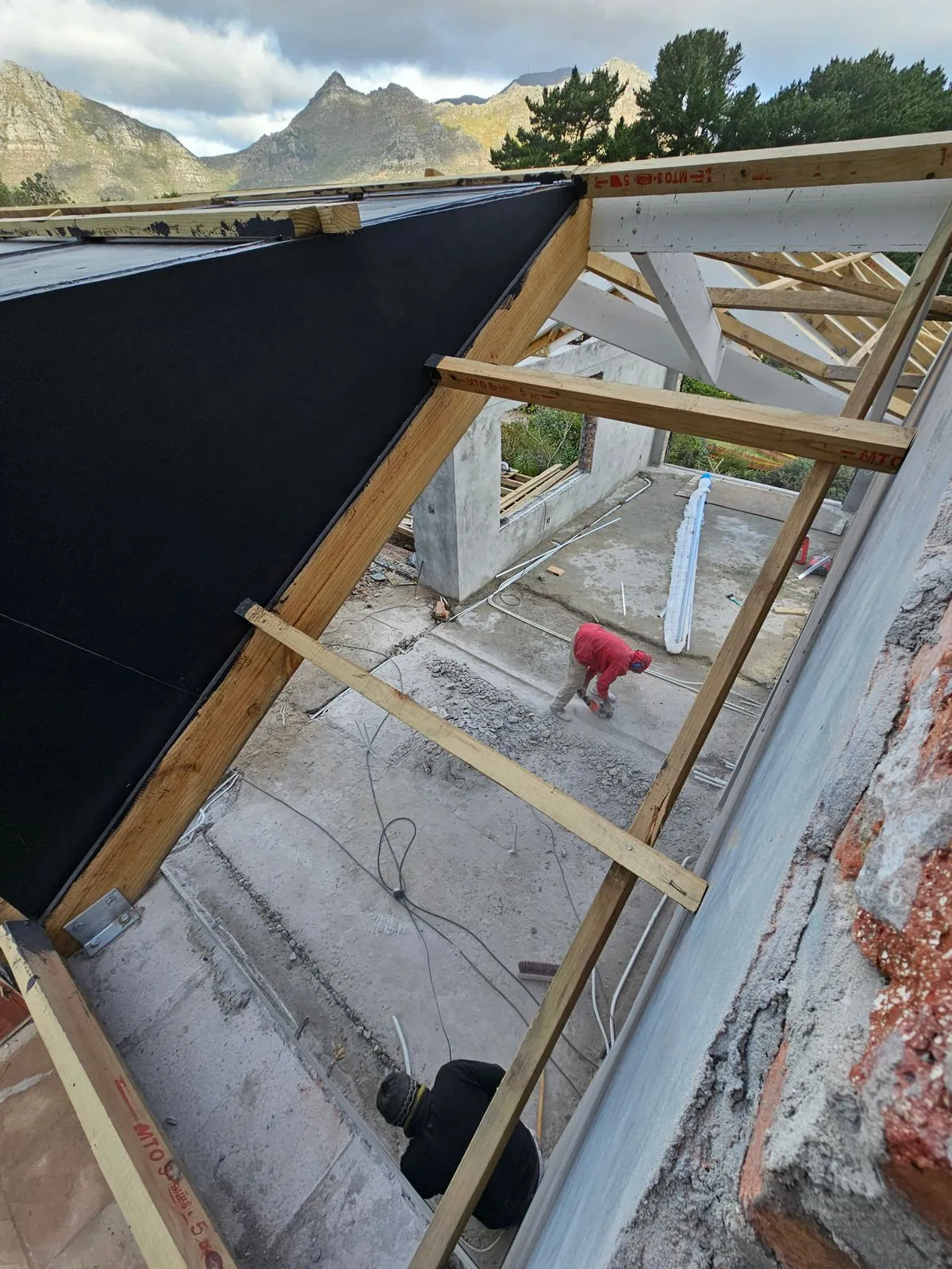 High-end architectural roof construction and structural framing